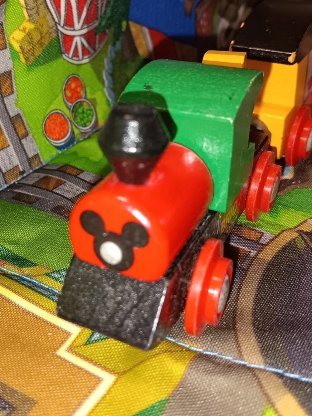 Brio Wooden Train Set Mickey Express Engine Donald Minnie Passenger Cars
